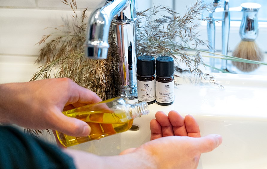 Basil oil with jojoba and peppermint.
