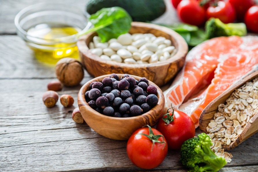 Blueberries, salmon and seeds contain substances that are good for the brain, memory and concentration in different ways.