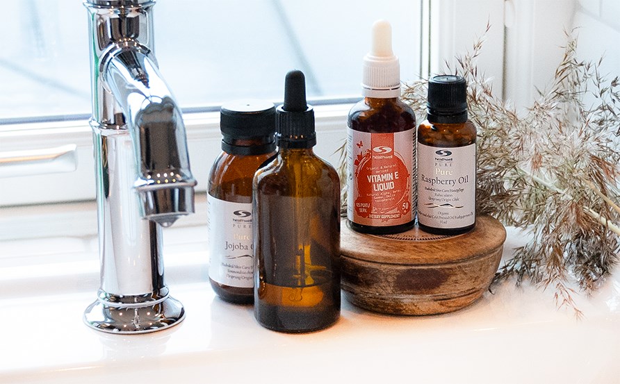 Facial serum with raspberry seed oil 