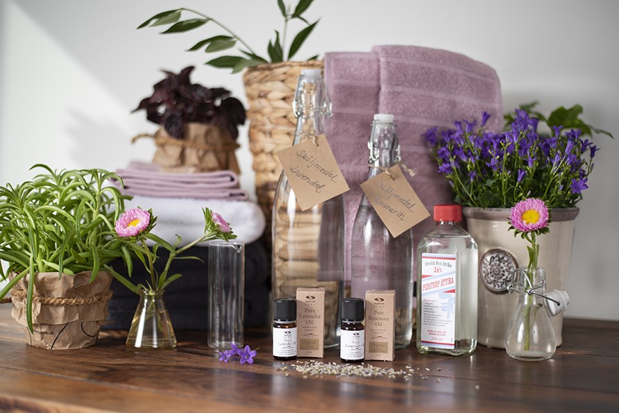 Fabric softener made of Pure Lavender Oil and Pure Rosemary Oil.